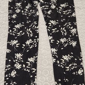 LuLaroe OS leggings Black with white floral pattern
